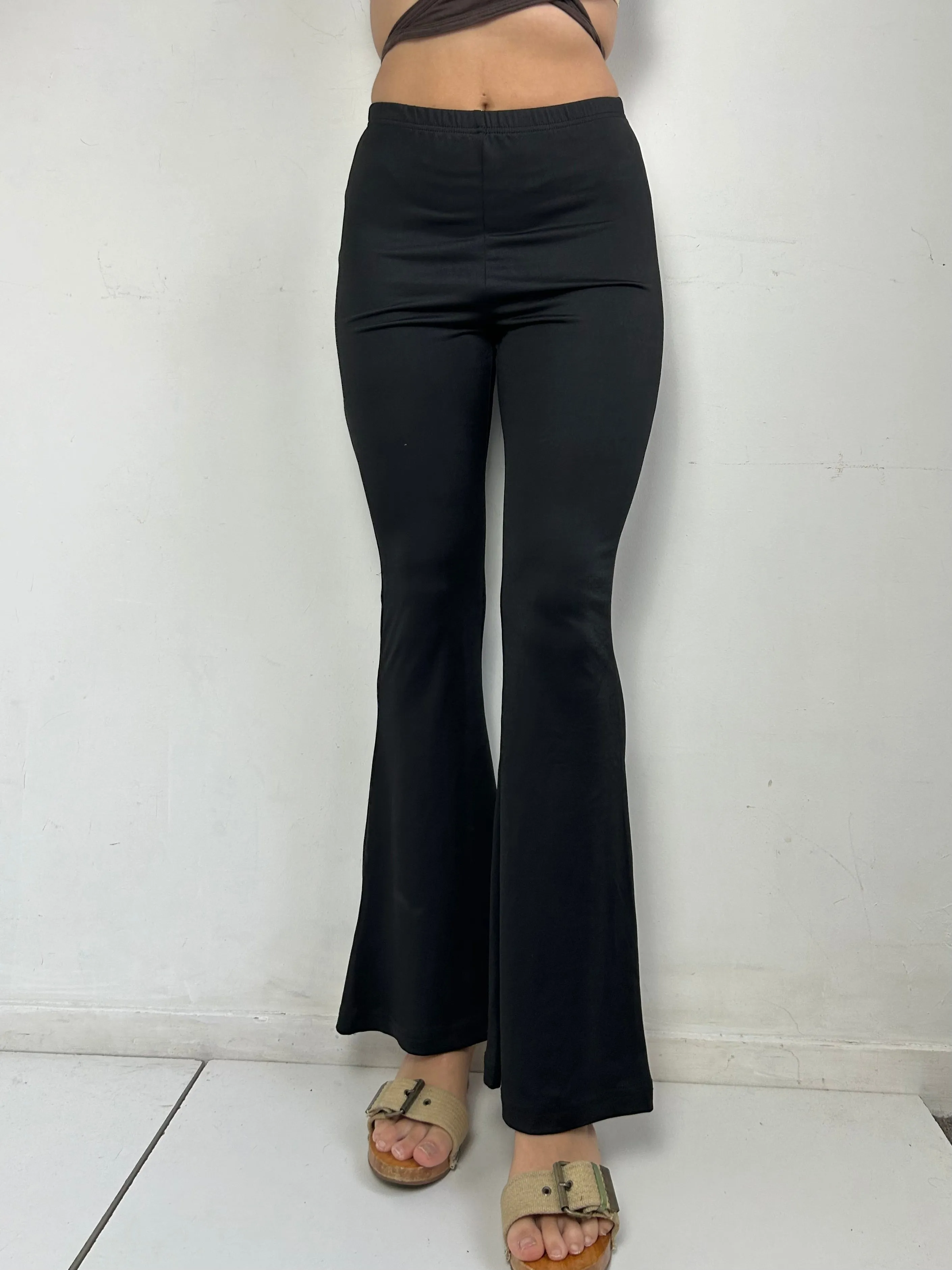 Black mid rise stretchy flare yoga pants (S)