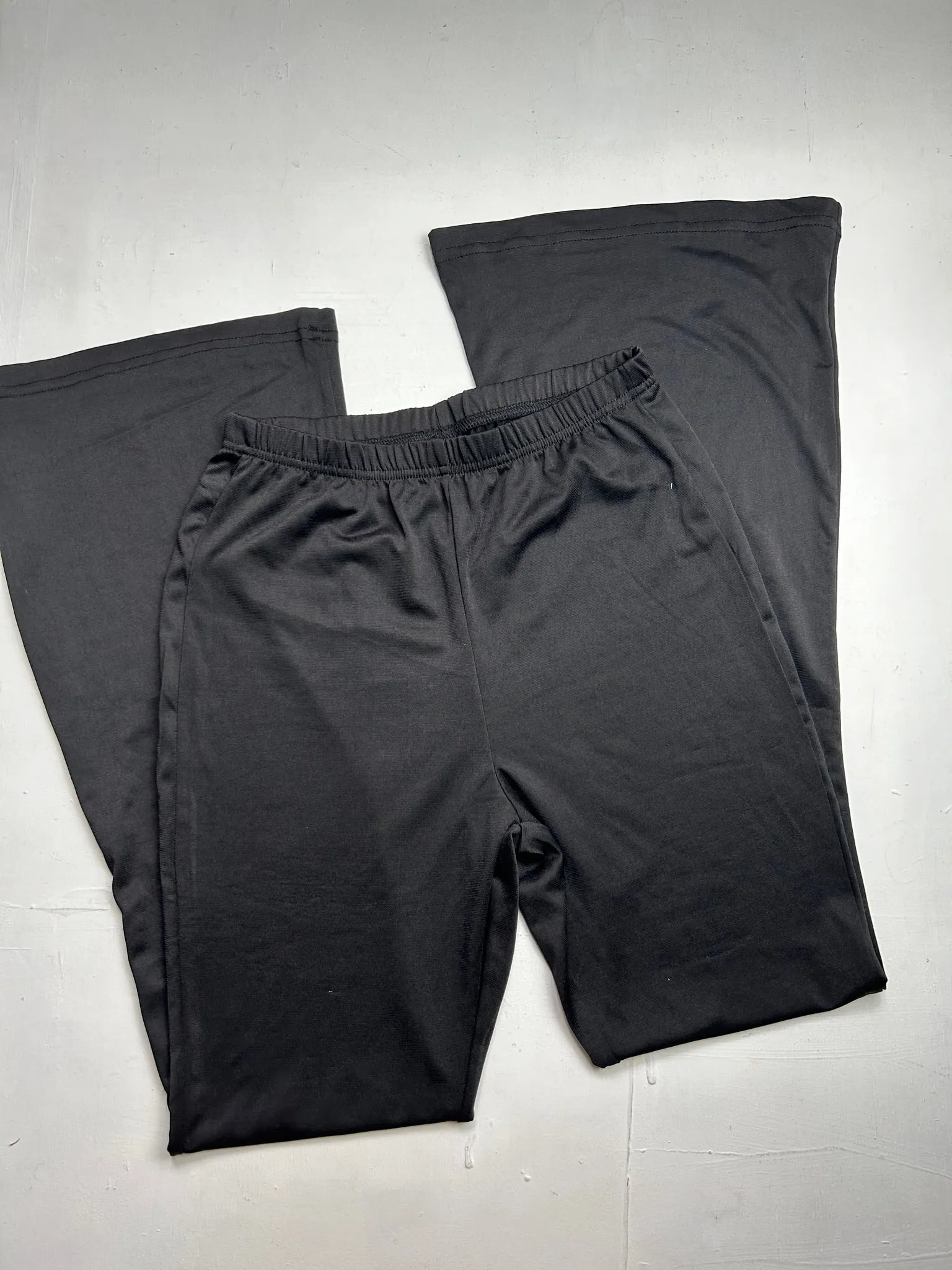 Black mid rise stretchy flare yoga pants (S)